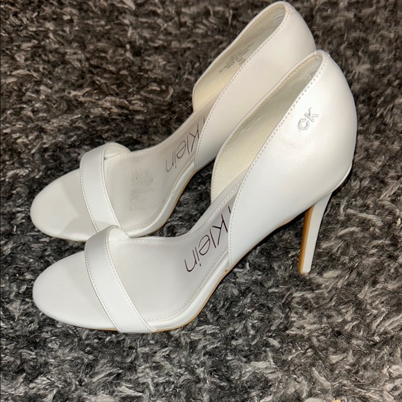NWT-Calvin Klein Women's Cream Heels - Picture 3 of 6